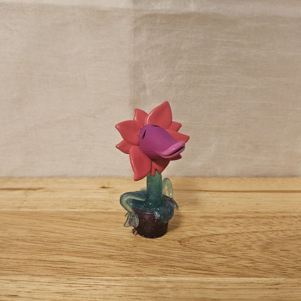 Disney Vampirina Glowtastic PENELOPE Ghoul Glow Venus Fly Trap Plant Figure 3.5”